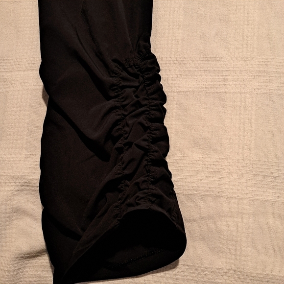 Under Armour girls size 6 black lightweight rushed leg pants - Picture 4 of 7